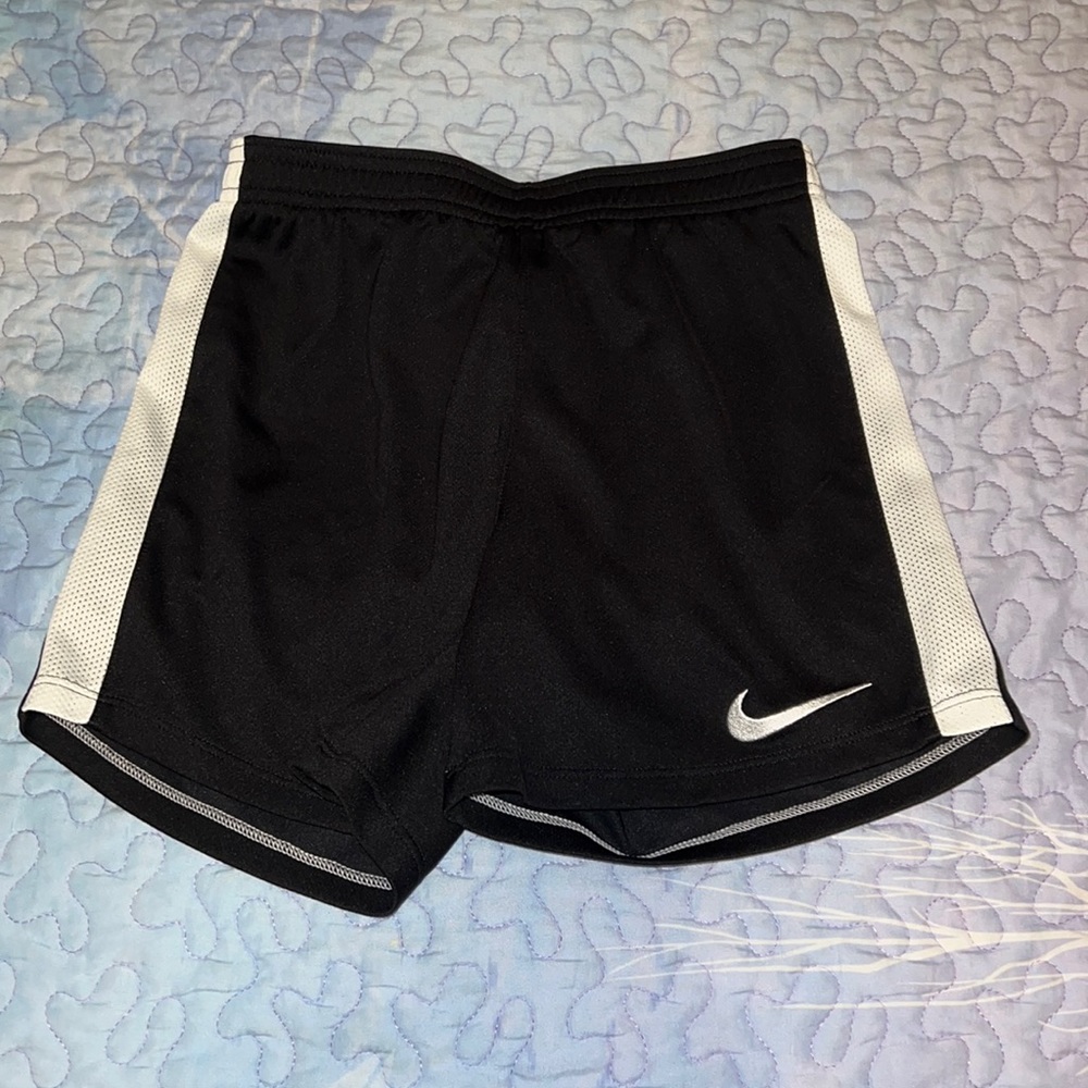 Nike Dri-fit Kids Shorts size small EUC